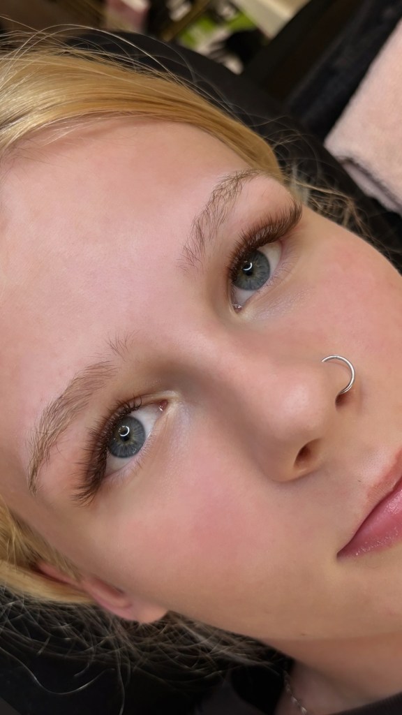 show that i offer brown lash extensions